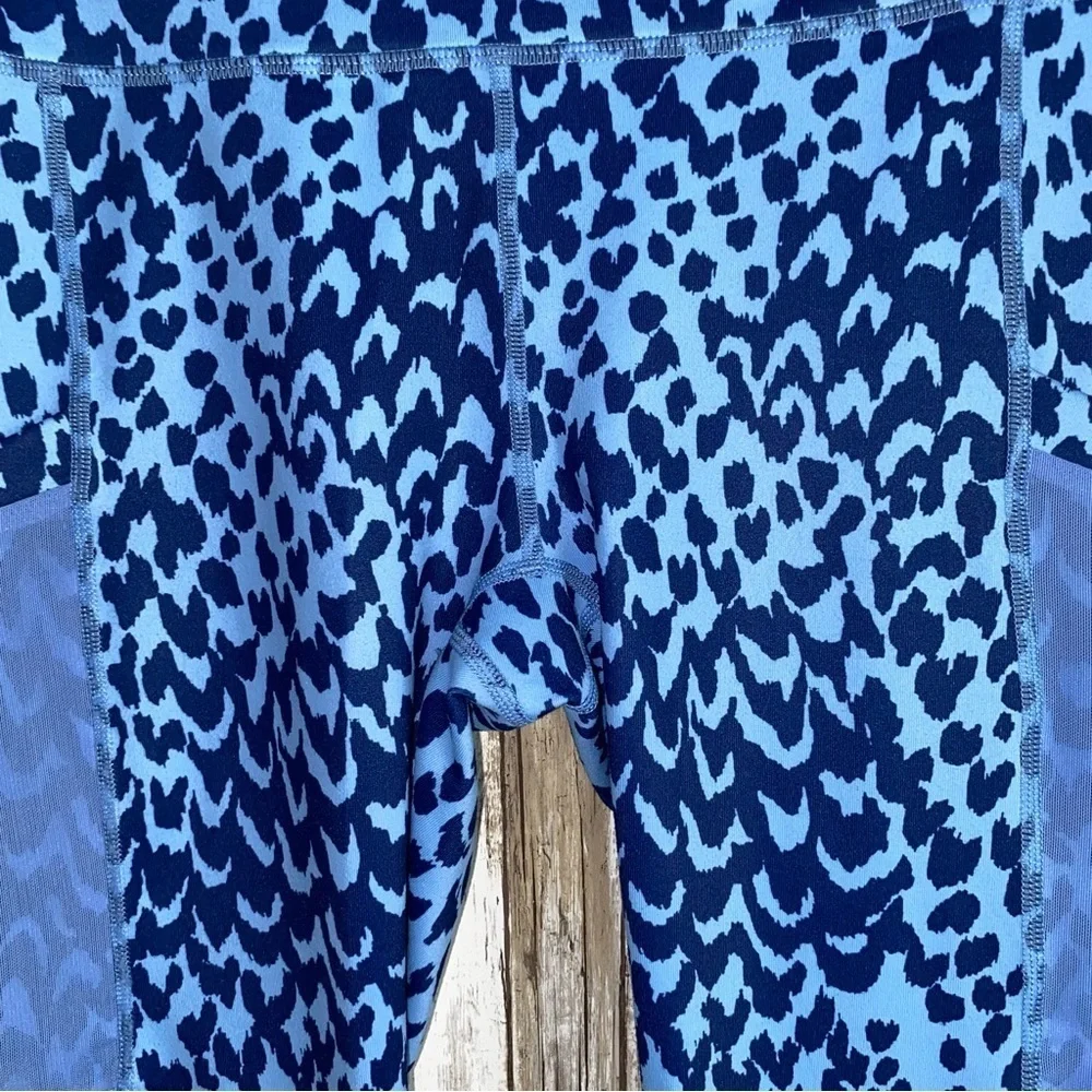 Fabletics Marina Sahara Blue Cheetah On The Go Powerhold Leggings - Picture 5 of 6